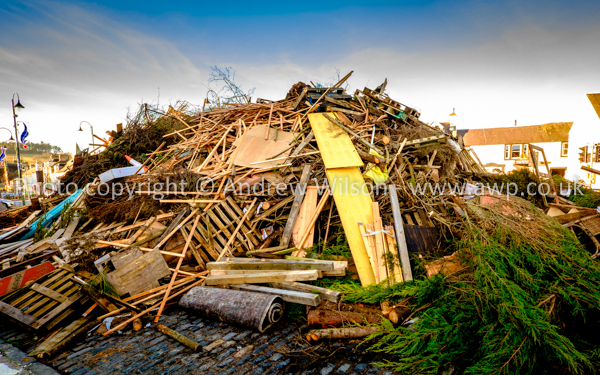 Biggar Bonfire build-up 2014 - picture © Andrew Wilson