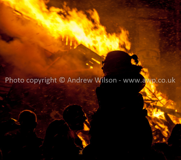 Biggar Bonfire pictures are copyright Andrew Wilson and must not be reproduced without permission
