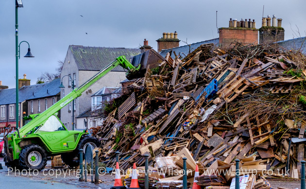 Biggar Bonfire pictures are © Andrew Wilson and must not be used without permission